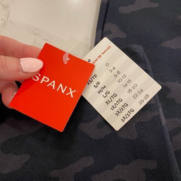 NWT Spanx Look at Me Now Camo Black Leggings Size Medium - Picture 7 of 12